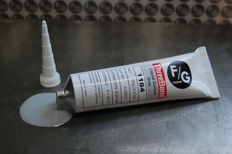 Threebond 1184 Liquid Gasket 1