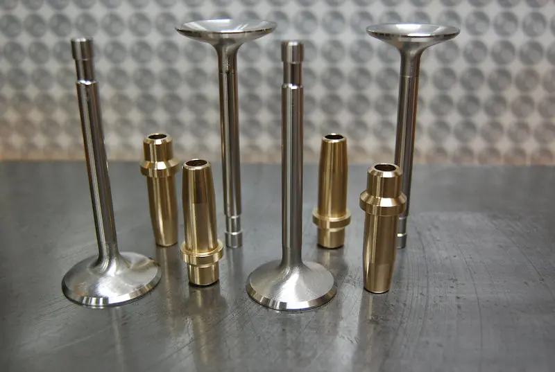 Triumph 650 Stainless Oem Valve/Guide Kit 1
