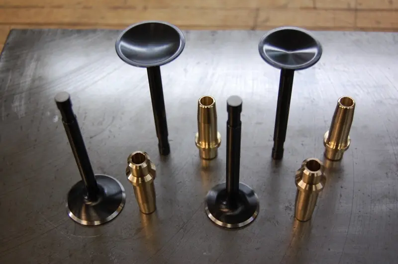 Triumph Pre Unit 650 Black Diamond Valve/Guide Kit 1